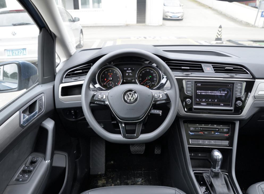 试驾最新款大众mpv,大众七座途安空间怎样