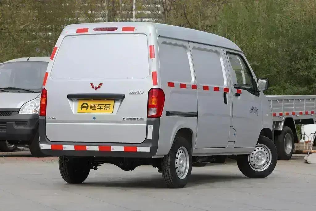 五菱之光小车怎么开,五菱之光微型小货车做生意