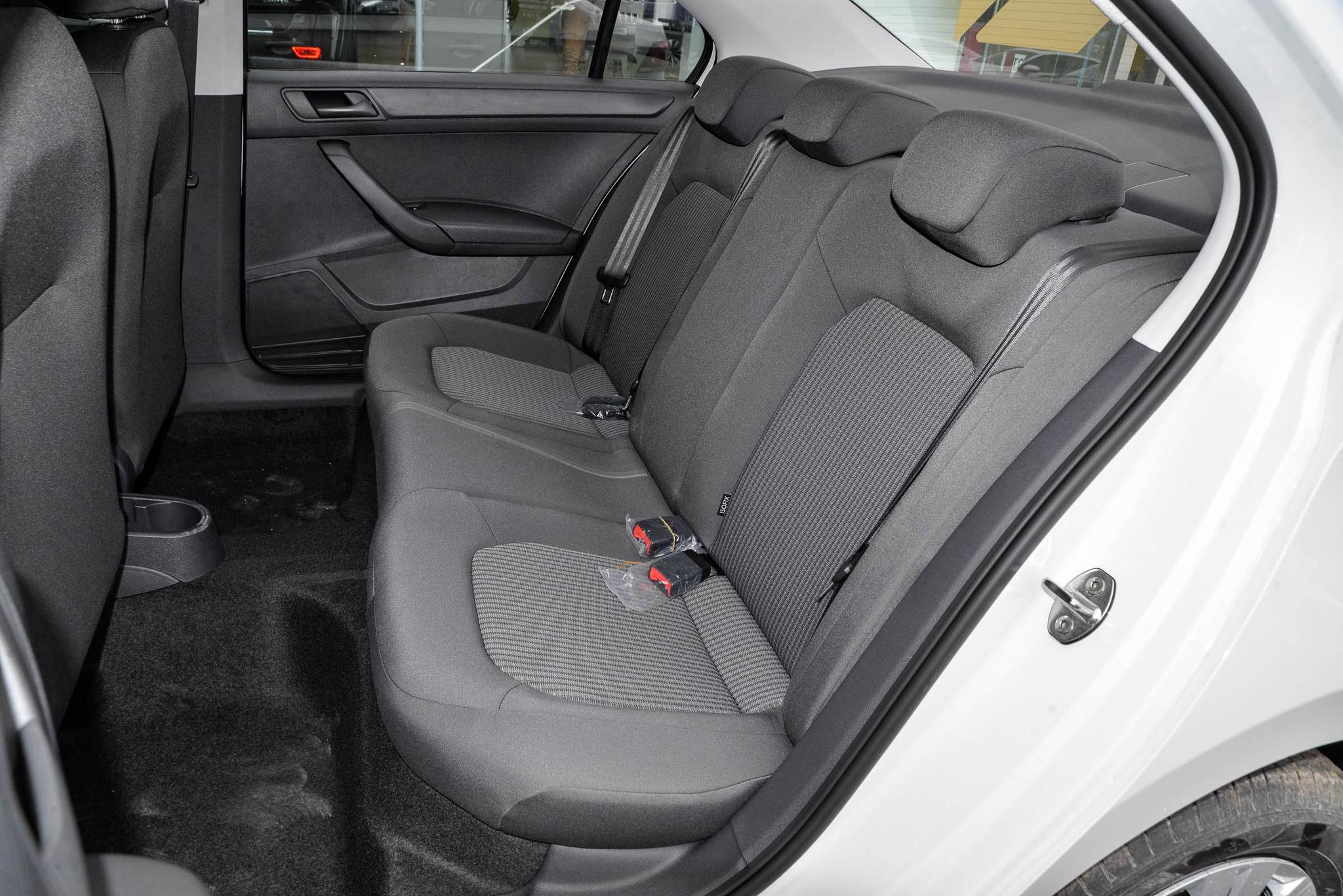 想买皮实耐用的轿车，看看大众桑塔纳，1.5L配6AT，省油又省心