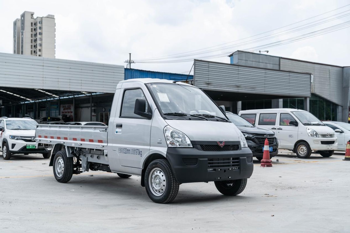 载重2.5吨的小货车,轻型重载小货车