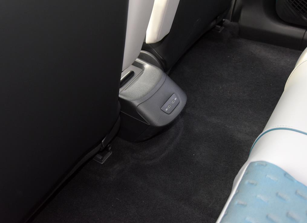 家用代步SUV好还是小车好,家用车两厢好还是三厢好