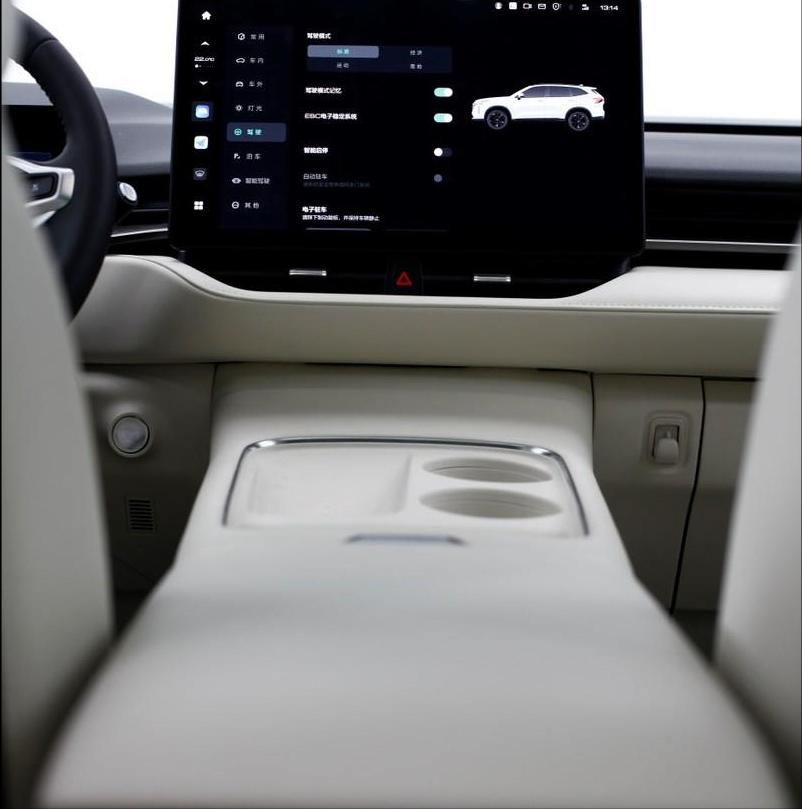 第三代哈弗h6车门内饰解析,新款哈弗h6车门拆解视频