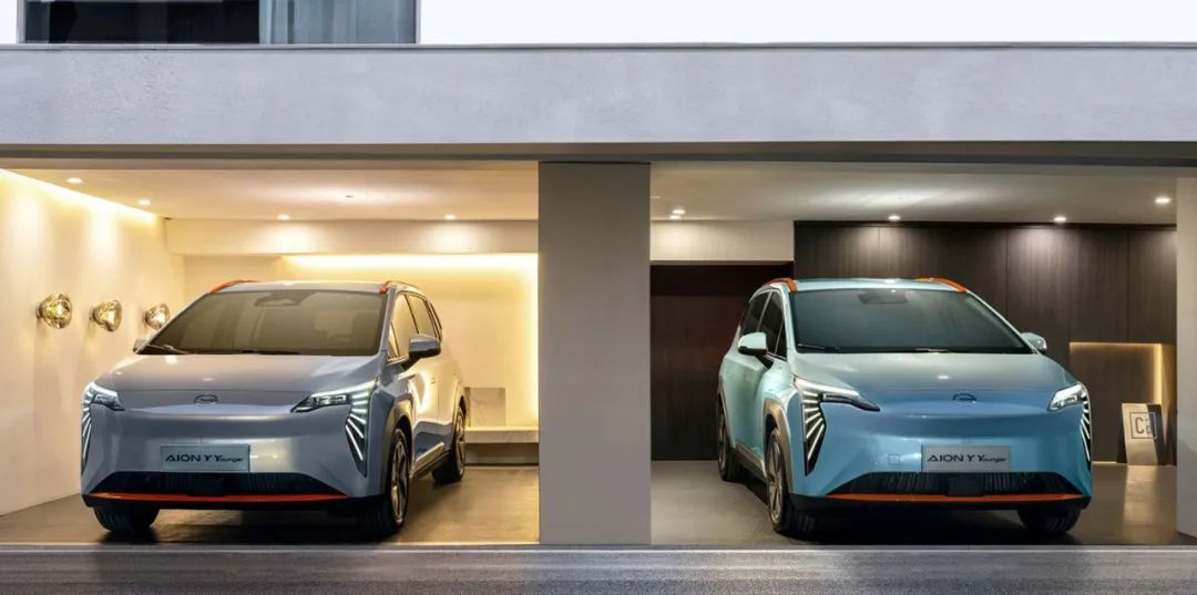 无敌后排，最潮元素，10万出头的埃安能给你？