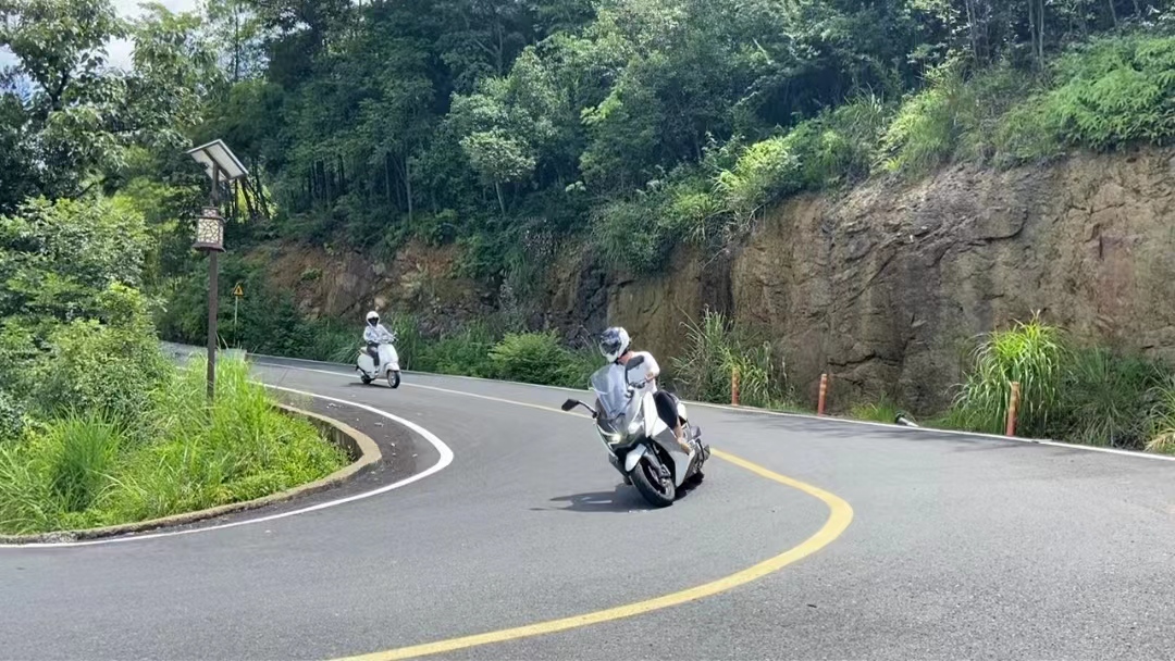 国产力刻318双缸大绵羊踏板落地价,力刻318踏板骑行感受