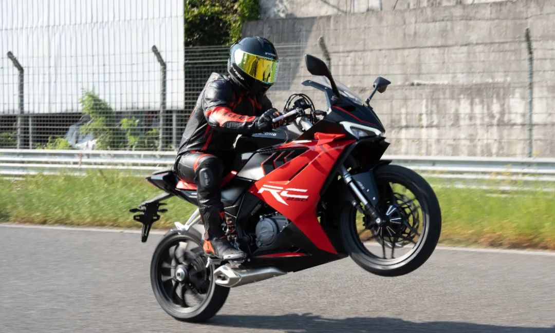 赛科龙rc250口碑,赛科龙RC250价格图片油耗