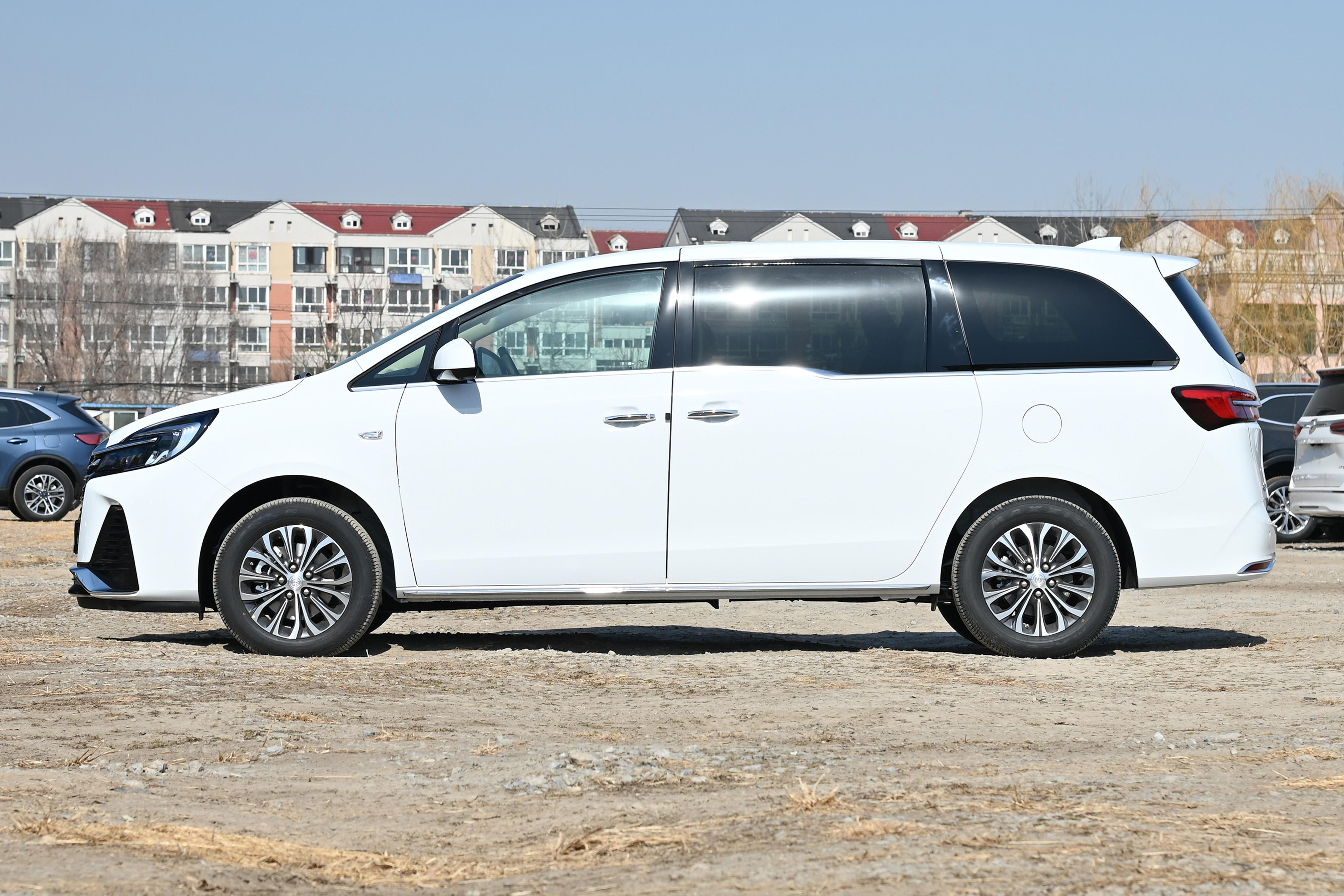 腾势d9对比别克gl8乘坐感受 (腾势d9和别克gl8怎么选)