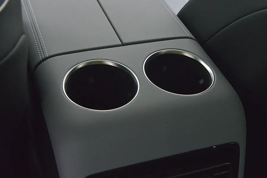 吉利银河e8半辐式方向盘怎么选,吉利银河e8龙腾版和汉ev