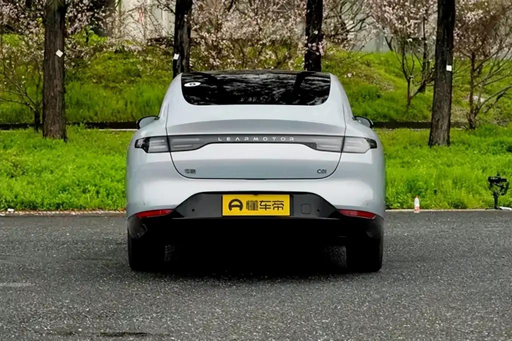 零跑c01续航717公里落地多少钱,续航606公里零跑c01的真实续航