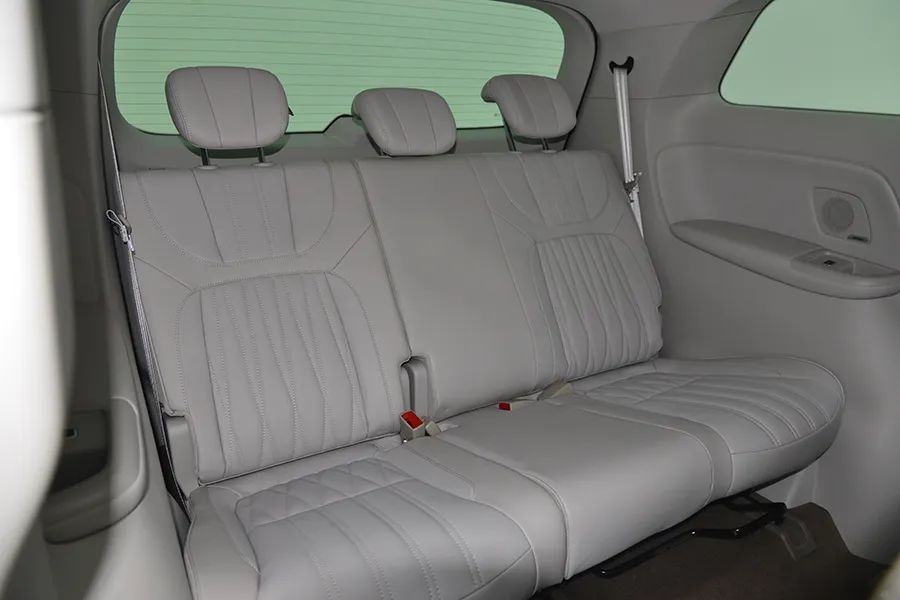 荣威mpvimax8测评,mpv搅局者荣威imax8静态解析