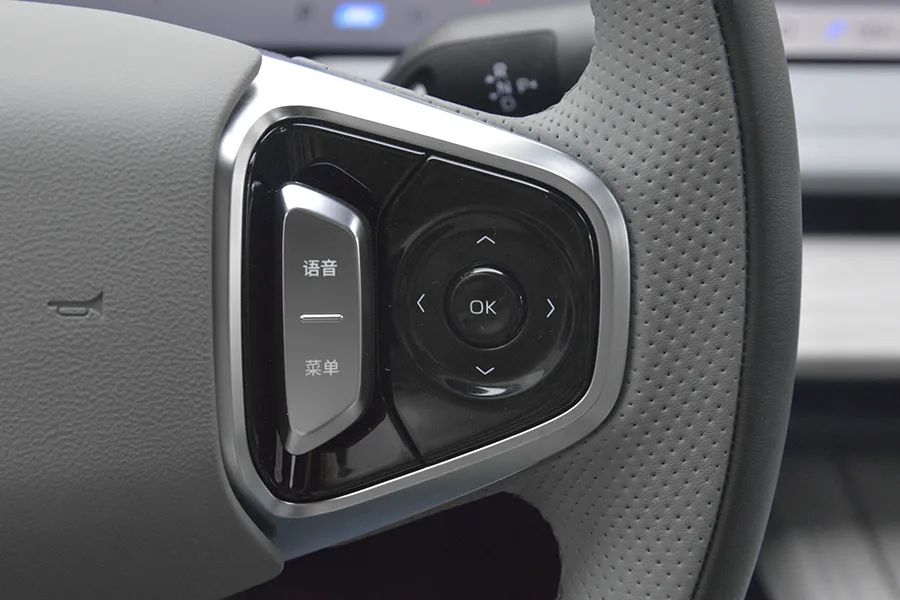 吉利银河e8半辐式方向盘怎么选,吉利银河e8龙腾版和汉ev