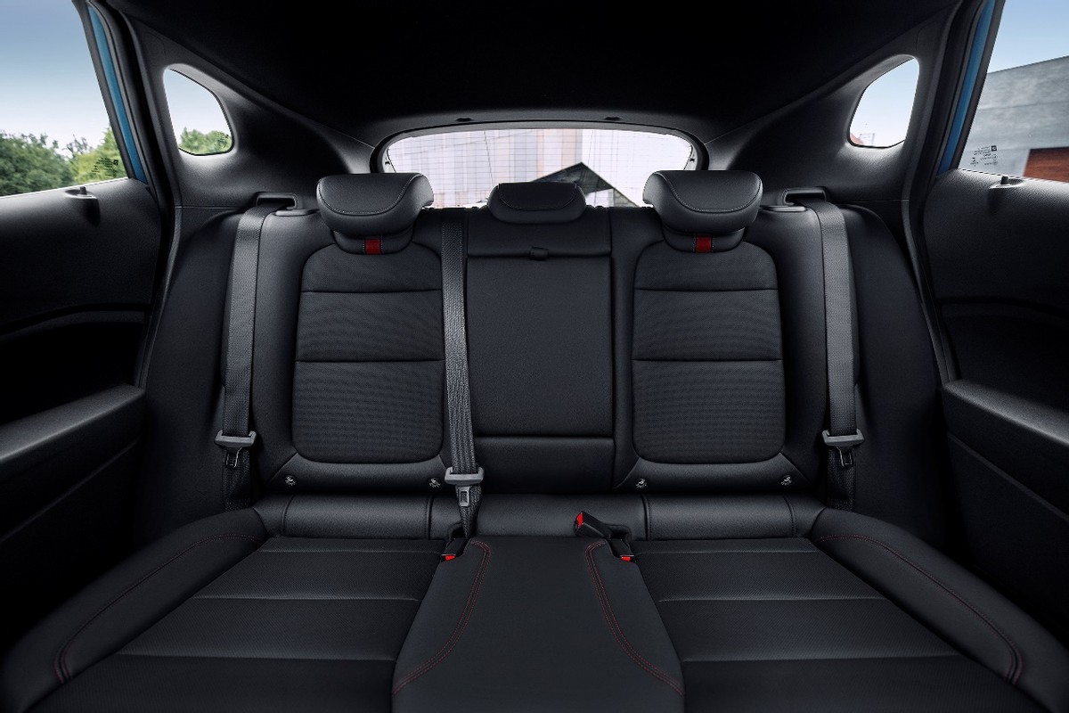 13.99万起雪佛兰科迈罗正式上市,雪佛兰星迈罗属于紧凑级吗