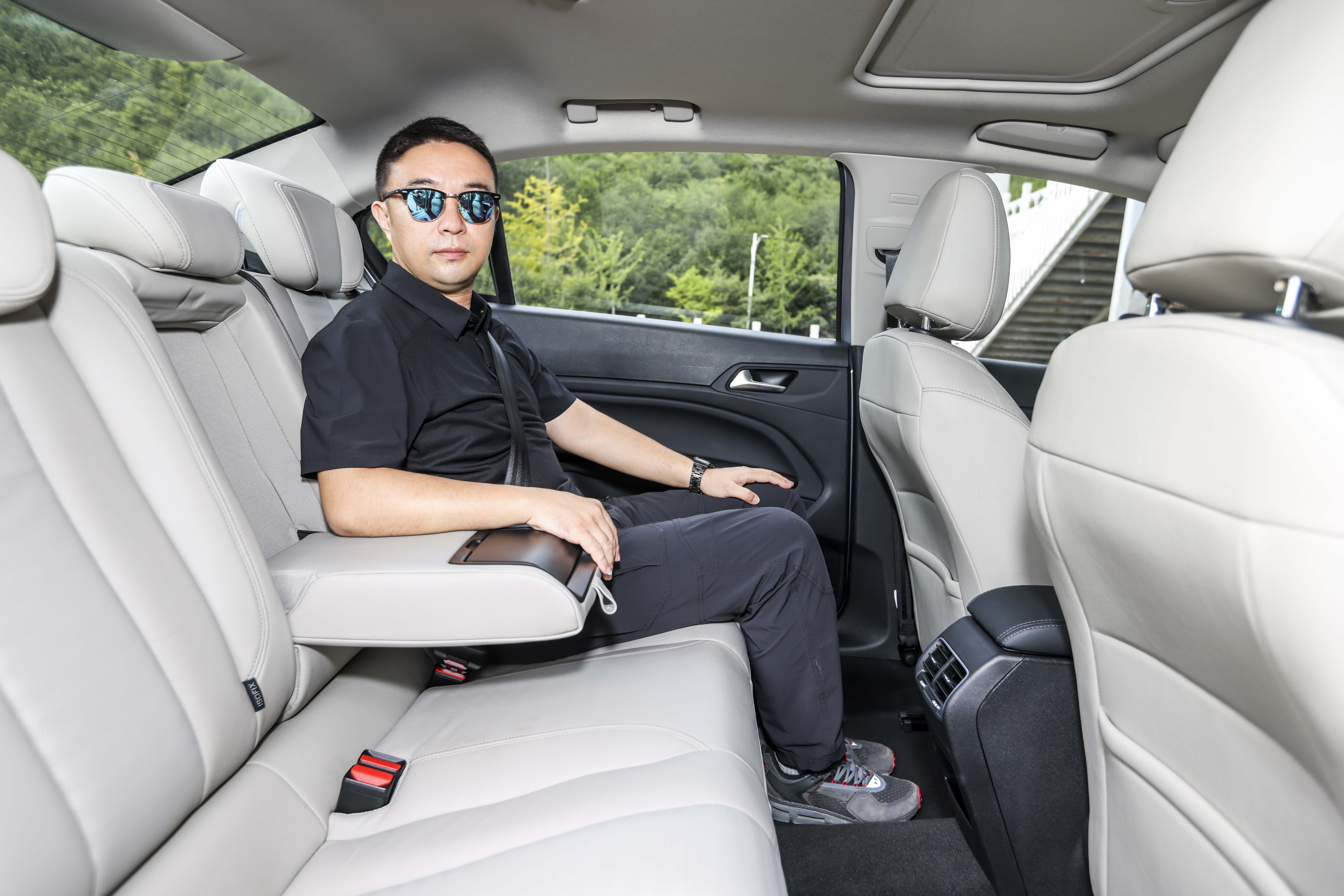 10万左右轿车比拼,10万左右性价比高的车408