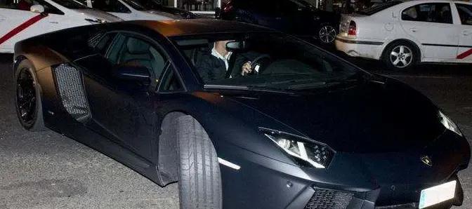 C罗最爱布加迪姆巴佩没驾照梅西内马尔等球星最爱哪台车？