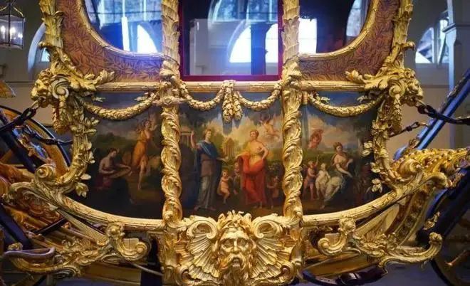 英国王座驾是劳斯莱斯吗,英国王室价值连城的皇冠