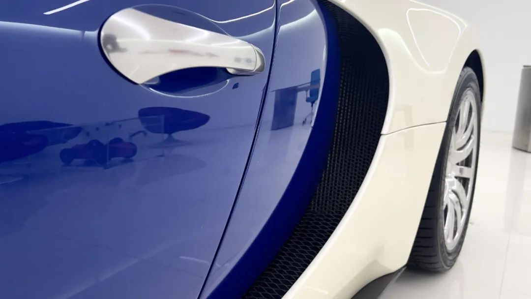 买车容易养车难，美国富豪网红甩卖2006年布加迪威龙16.4