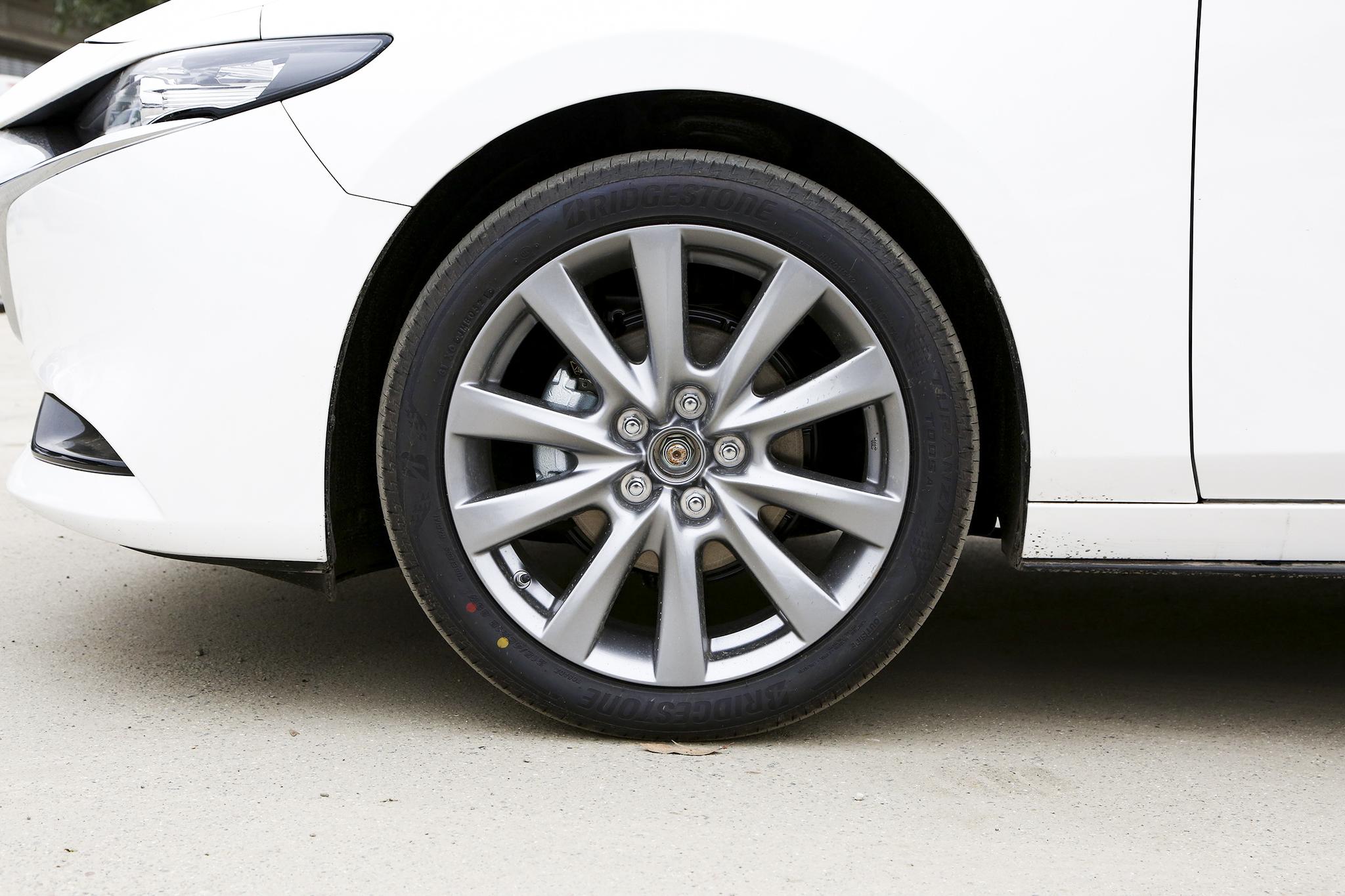 养一辆马自达3一年多少钱,养一台昂克赛拉一个月