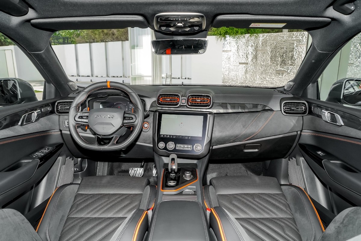 15万适合年轻人的suv领克02,2021款领克02区别