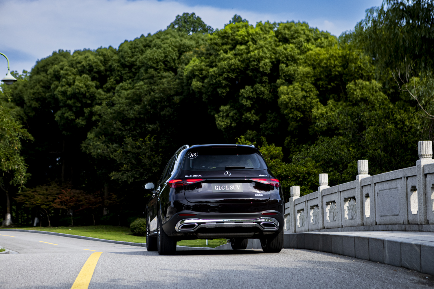 奔驰glc2602021款试驾视频,全新奔驰长轴距glcsuv正式亮相