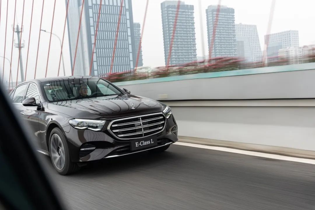 全新奔驰e级试驾,奔驰e级天花板