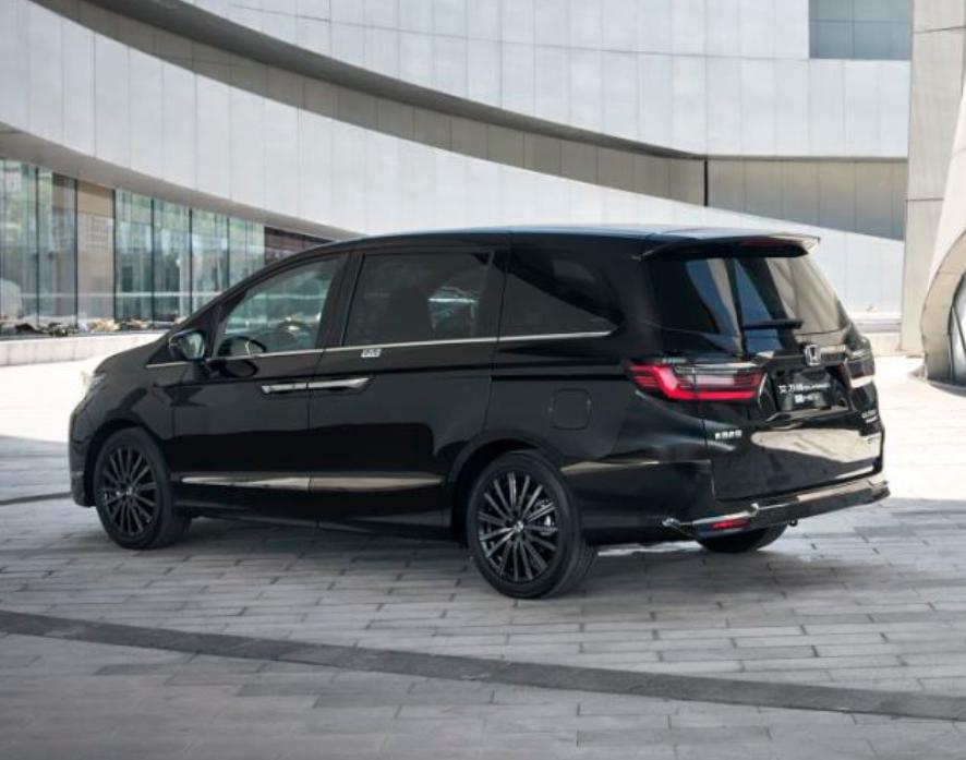 空间大油耗低60-80万轿车,空间大油耗低