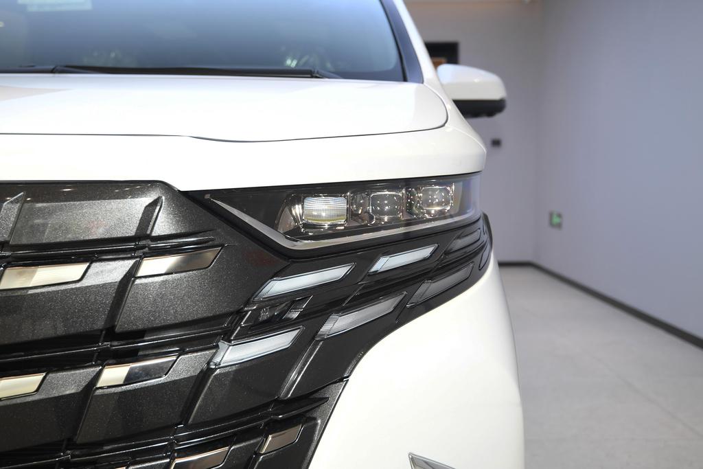 商务座驾,丰田商务埃尔法价格