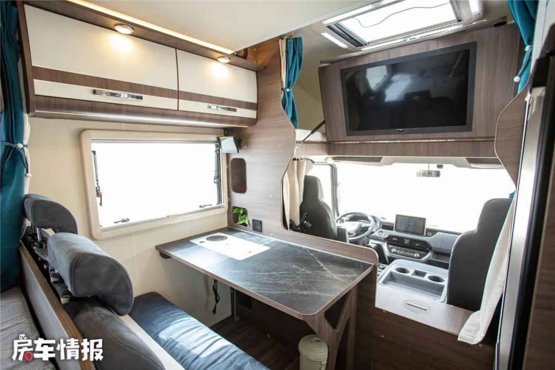 12万上汽跃进s100平头轻卡房车,跃进h300轻卡房车室内220v电源