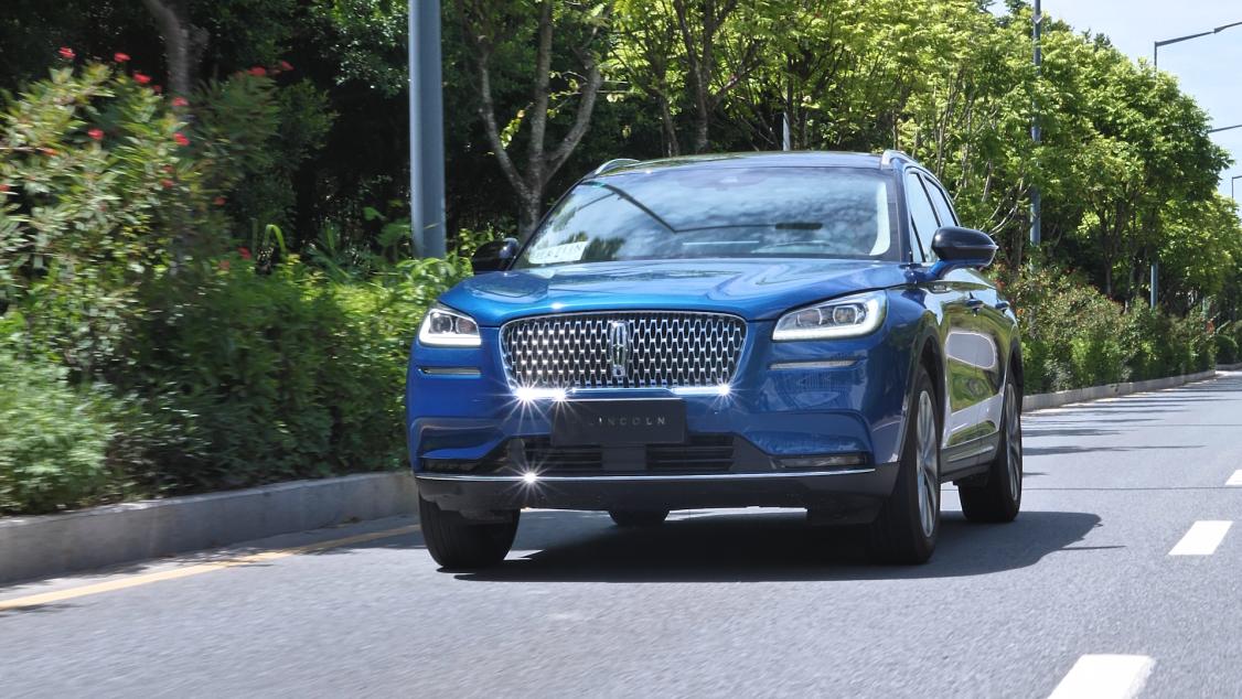 全新林肯冒险家对比全新途观,林肯冒险家两驱和奥迪q3四驱