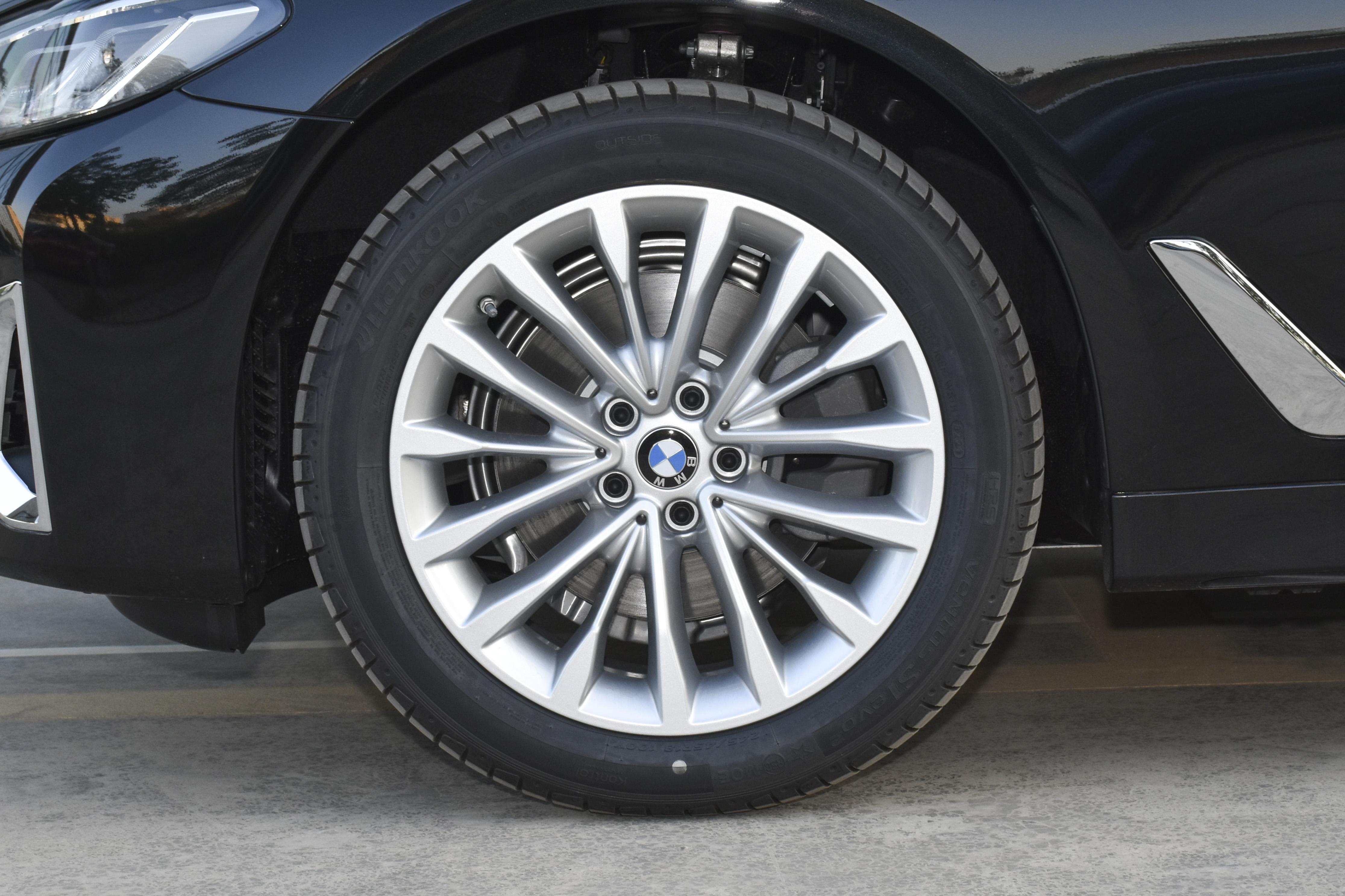 宝马5系年养车费用多少钱,宝马5系一年最低养车费用