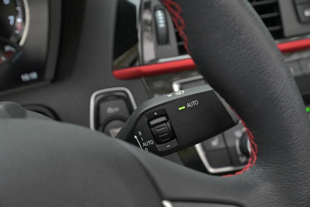 二手宝马2系敞篷选哪一款,宝马220i敞篷2024款