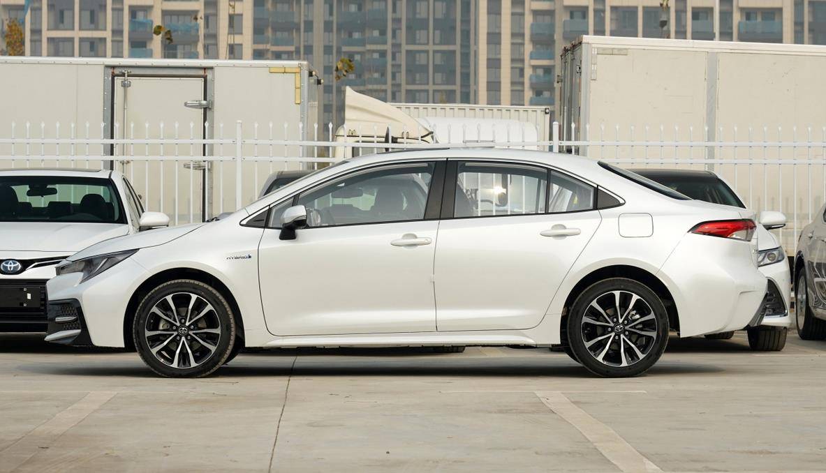 十来万买纯电轿车这几款值得一看,燃油插混纯电汽车买哪个好一点