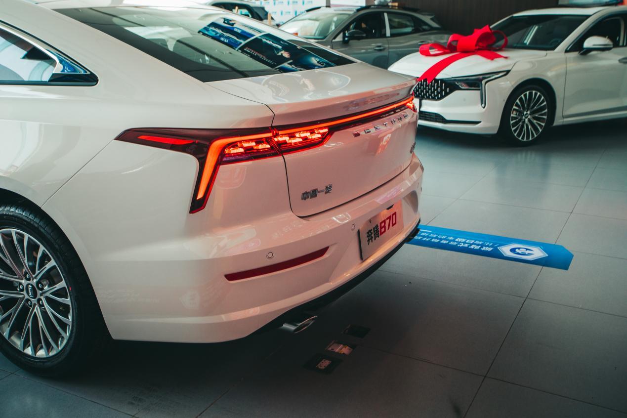 2.0t第四代奔腾b70顶配版,售13.59万起奔腾b702.0t车型上市