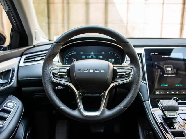 天幕+大空间+14.3英寸屏，荣威i6MAX称得上A+级轿车杠把子