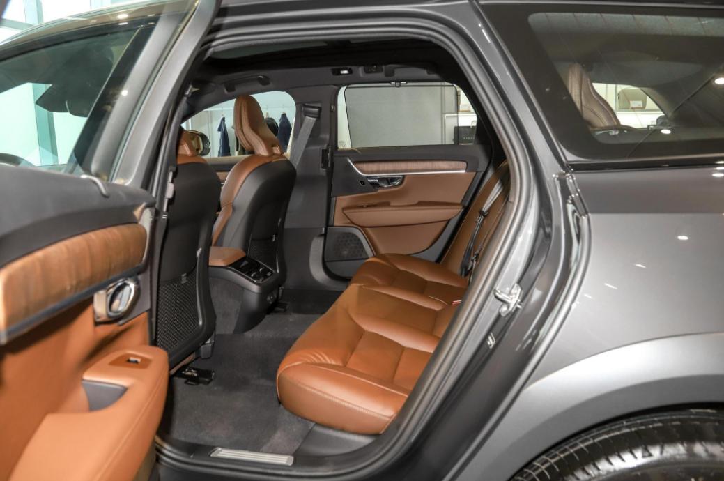 沃尔沃旅行车v90和v90cc,沃尔沃v40旅行车1.9t