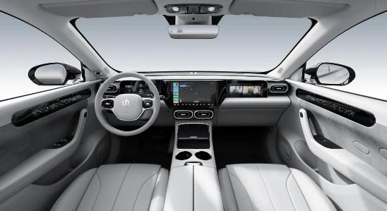 c11三联屏清晰吗,零跑c11智能交互三联屏