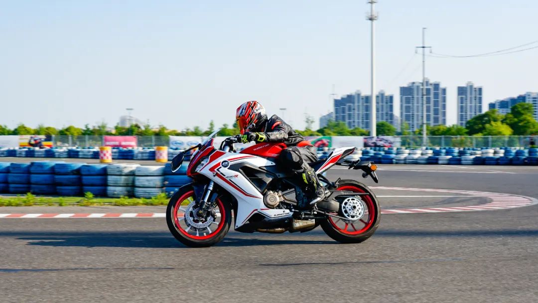 推荐中排仿赛,赛400值得入手吗骑行感受