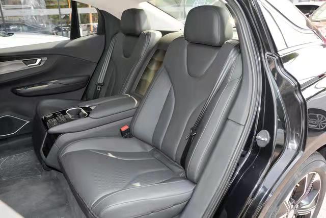 红旗e-qm5外观介绍,红旗e-qm5605km真实续航及配置