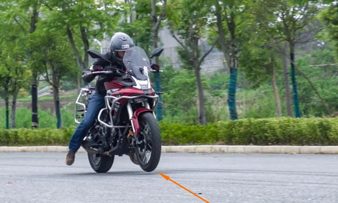 进步很大但是仍然任重道远,进步明显继续努力