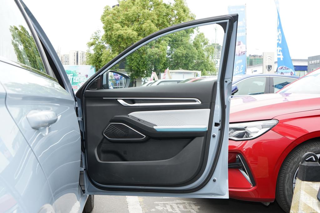 吉利帝豪第4代冠军版顶配车机,吉利帝豪第四代旗舰版仪表