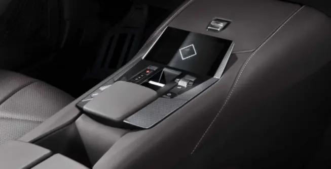 堪称“垫底”的豪华品牌，手握三款新车，DS到底还有没有活路？