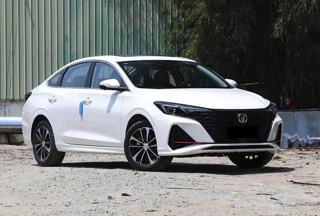 1.4T蓝鲸发动机，百公里油耗6.4L，长安逸动适合家用，价格亲民