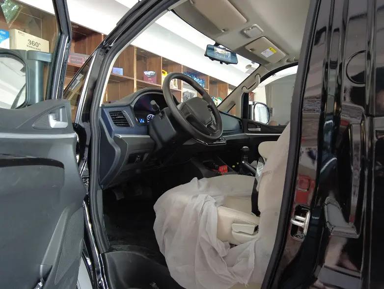 菱智5座中型MPV,菱致v5落地多少钱