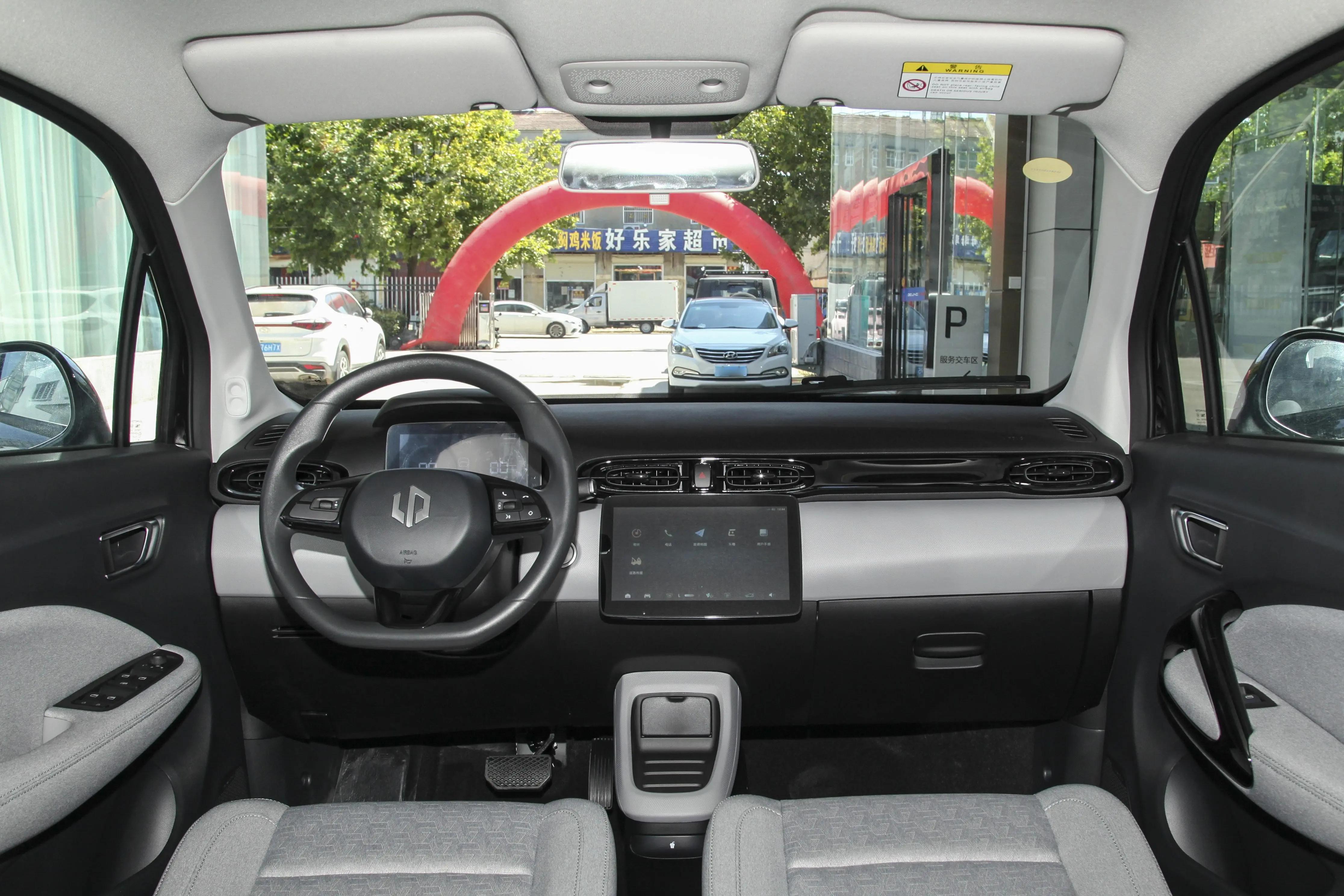 售价5.98万零跑t03400轻享版上市,2023款零跑t03焕新上市