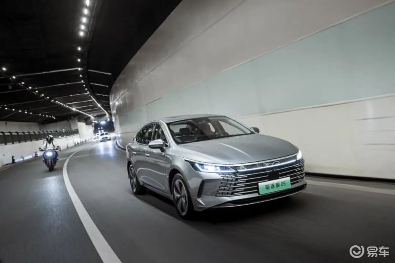 比亚迪秦plusdm-i与驱逐舰05对比,2023比亚迪驱逐舰05尊贵款落地价