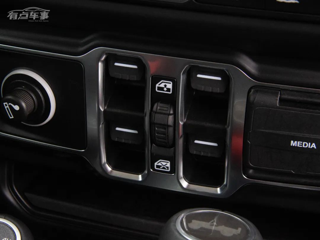 jeep牧马人高地版越野测试,硬核硬派越野车