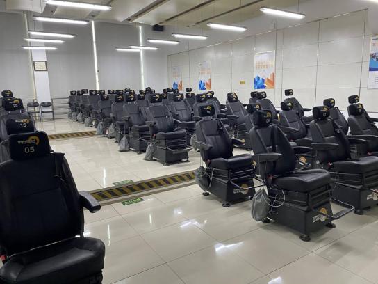 智能学车和教练教车哪个比较好,学车必须要有老司机