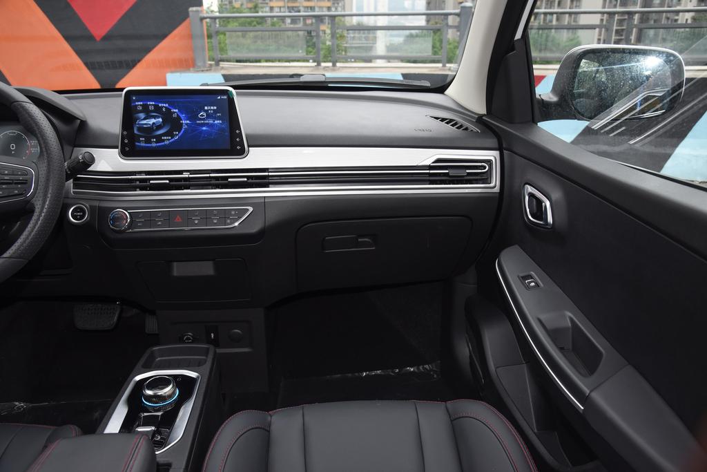 大运悦虎纯电动车价格,大运悦虎和奔奔哪个好