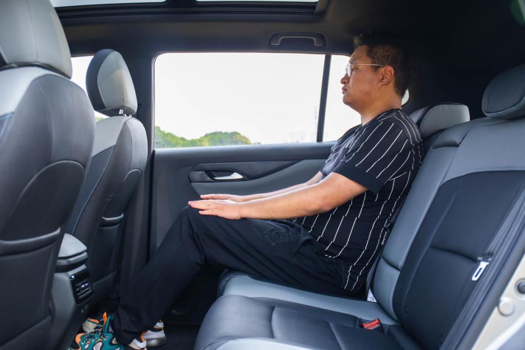 合创z03对比aiony如何选择,合创z03和aiony有什么区别