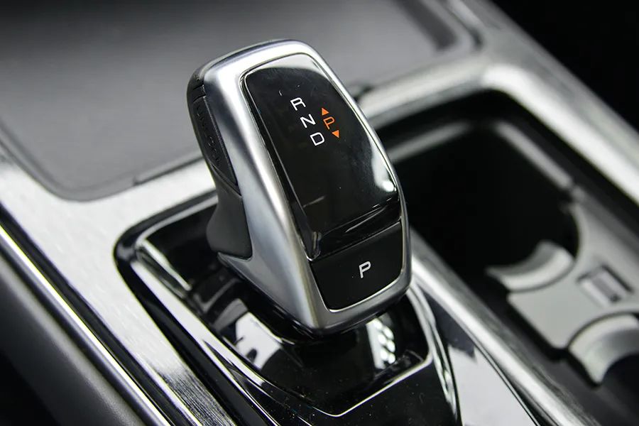 东风风神奕炫max2021款新车报价,东风风神奕炫max和奔腾b70哪个好