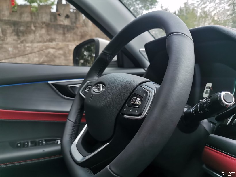 黑白分明、高性价的大白虎7与性感黑丝小姐姐的颜值大比拼！