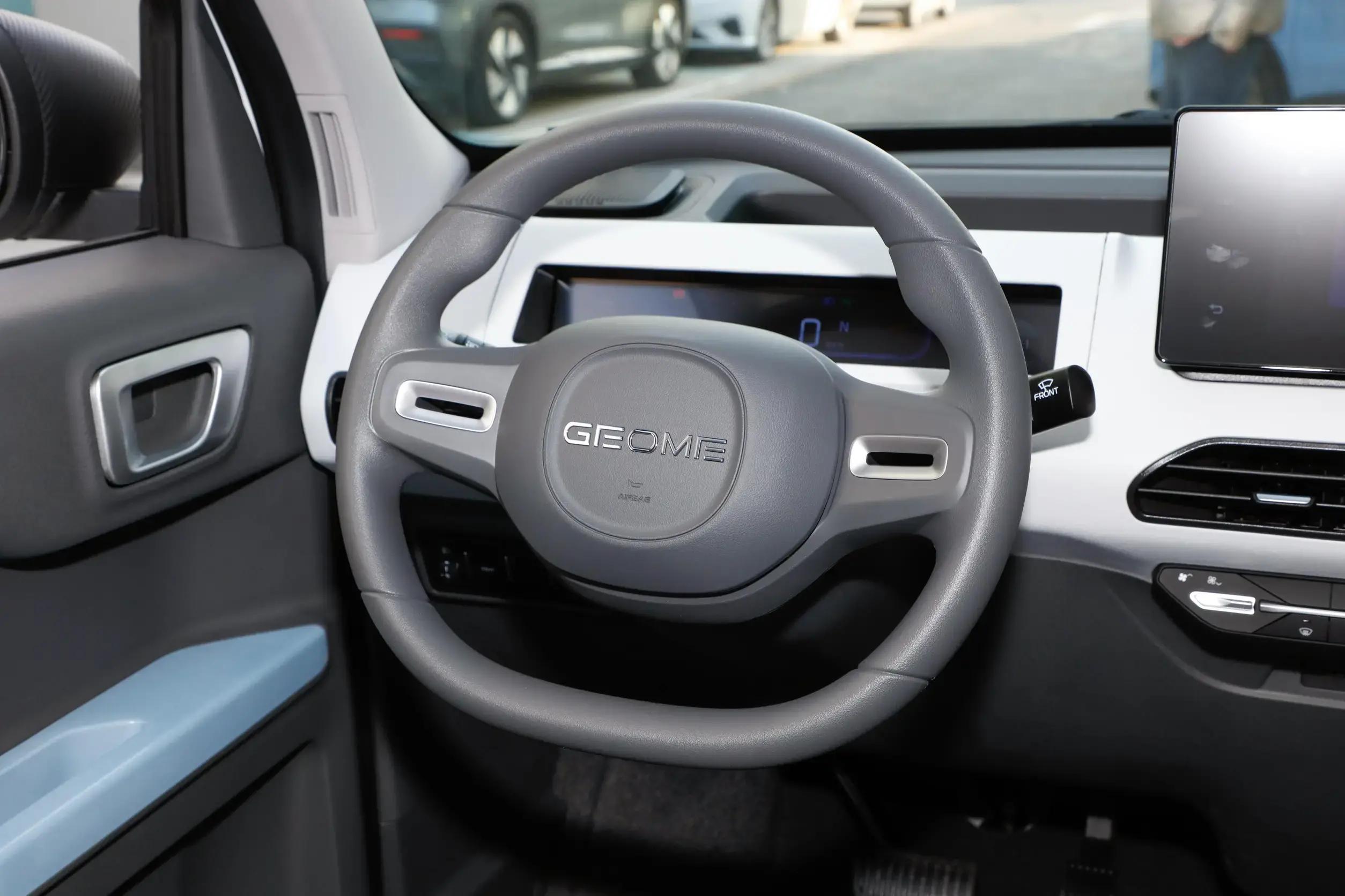 吉利熊猫mini落地价格,吉利熊猫和五菱宏光mini哪个大